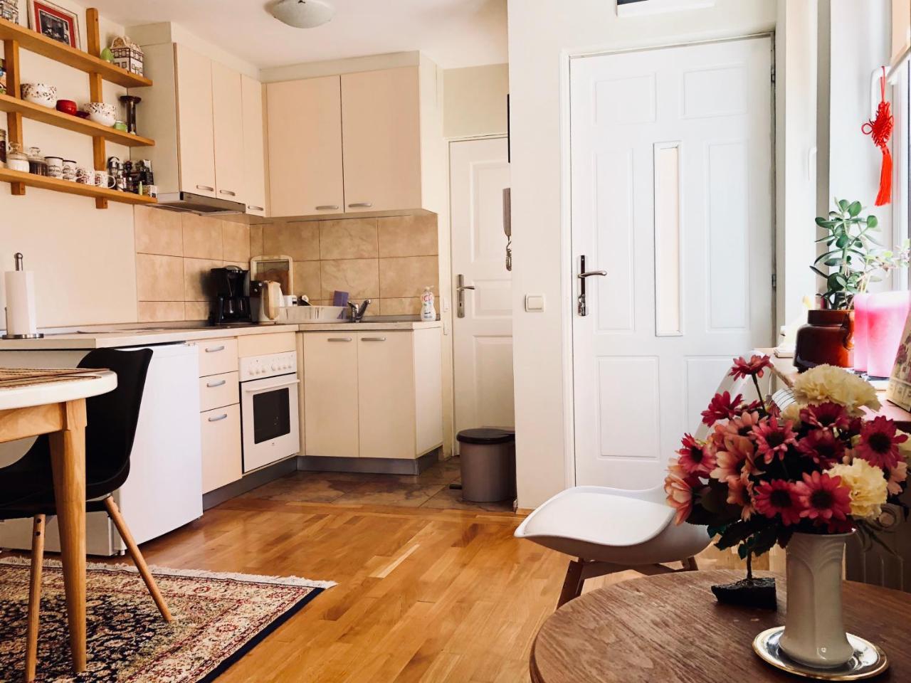 ZeMoon Apartment Belgrado Buitenkant foto