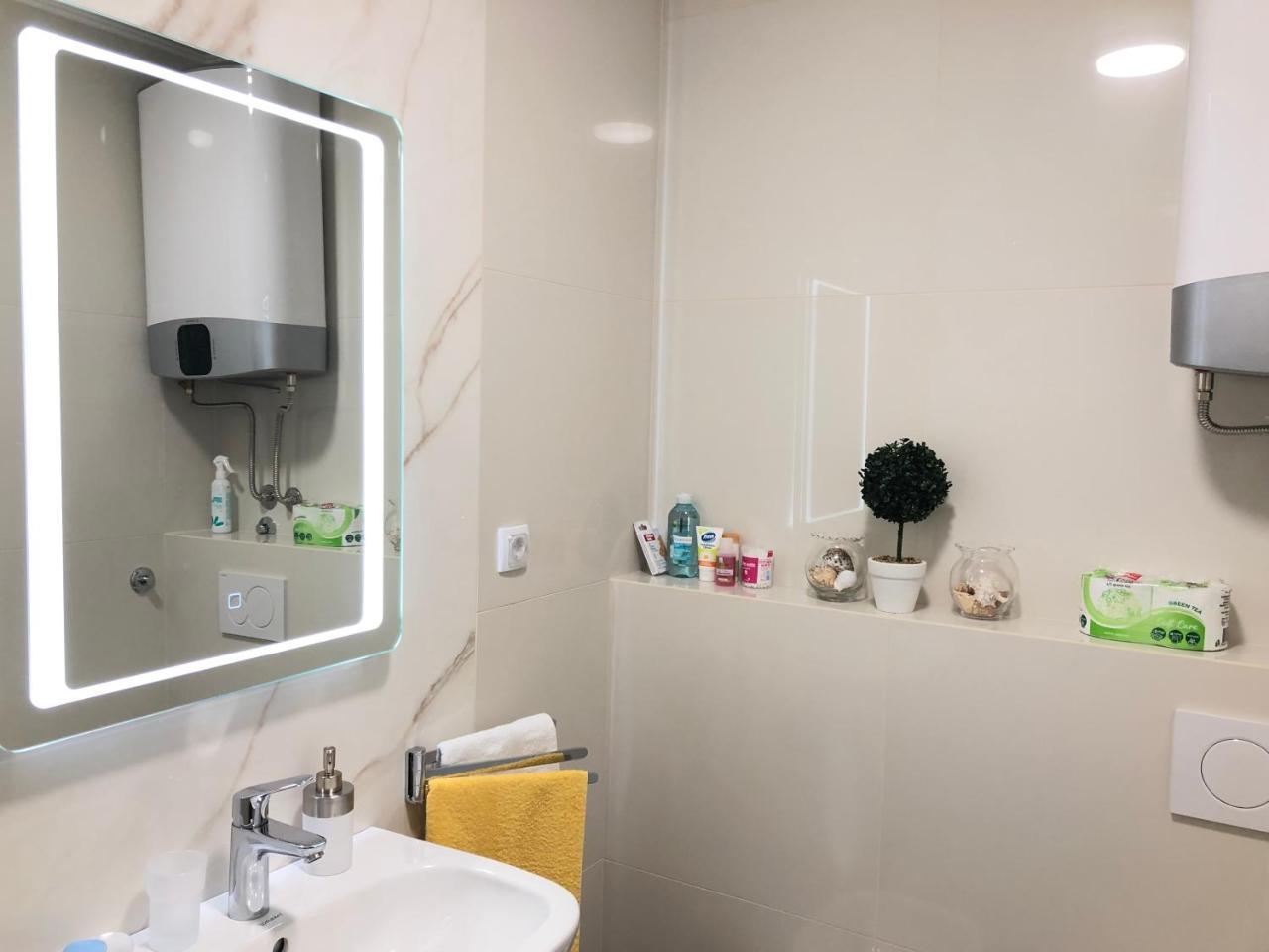 ZeMoon Apartment Belgrado Buitenkant foto